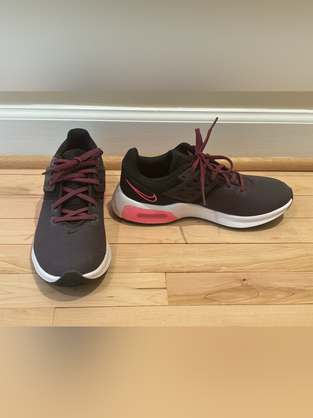 Nike Air Max Bella TR 4 Black Hyper Pink Running Shoes Size 8